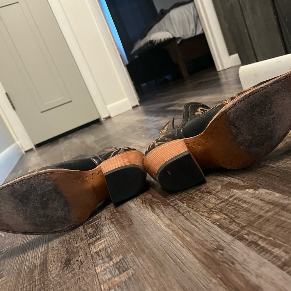 Ariat Dixon boots.